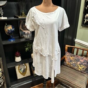Akemi + Kin Anthropologie White Floral Chiffon Tunic – Size M (NWOT)